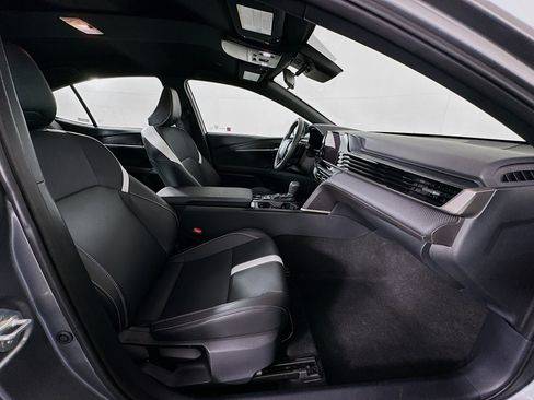 Used 2025 Toyota Camry SE image 30