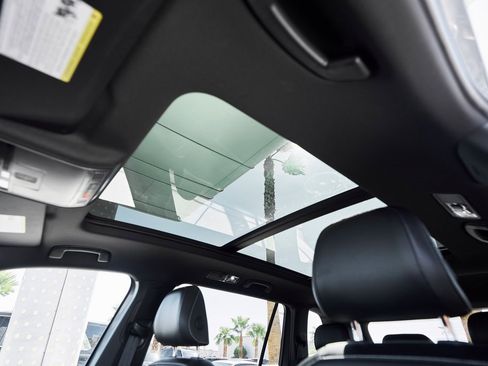 Used 2024 Volkswagen Tiguan SE R-Line image 31