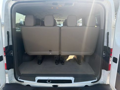Used 2018 Nissan NV 3500 SL RWD image 23