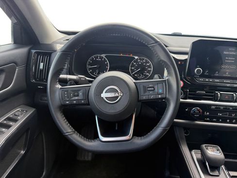 Used 2024 Nissan Pathfinder SV image 12