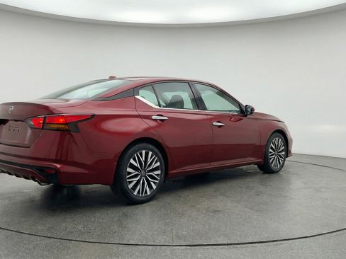 Used 2025 Nissan Altima 2.5 SV image 9