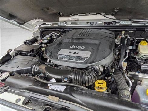 Used 2015 Jeep Wrangler Unlimited Sahara w/ Max Tow Package image 23