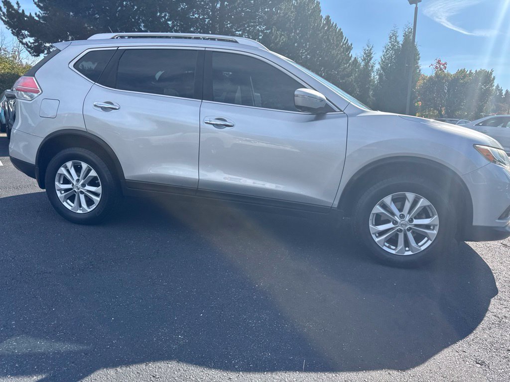 Used 2015 Nissan Rogue SV w/ SV Premium Package AWD/4WD image 4