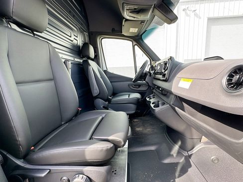 New 2025 Mercedes-Benz Sprinter 2500 image 23
