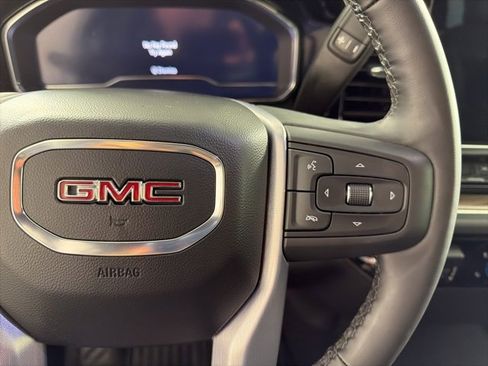 Used 2025 GMC Sierra 1500 Elevation image 33