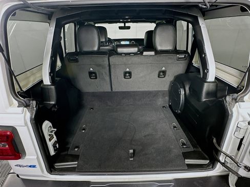 Used 2022 Jeep Wrangler Sahara w/ Cold Weather Group image 27