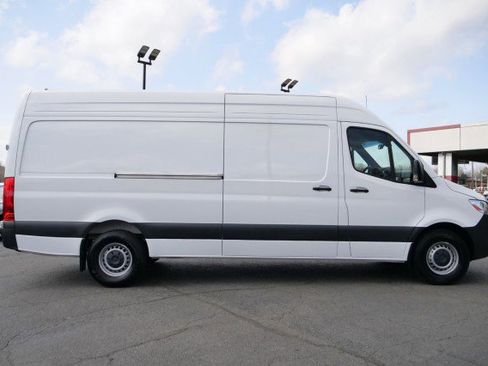 Used 2024 Mercedes-Benz Sprinter 2500 image 35