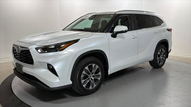 Certified 2026 Toyota Highlander XLE AWD/4WD image 1