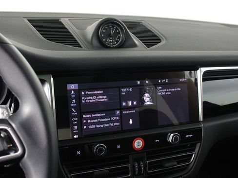 Certified 2026 Porsche Macan AWD/4WD image 13