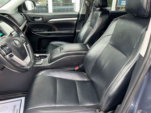 Used 2019 Toyota Highlander XLE AWD/4WD image 12