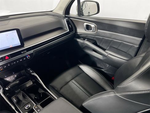 Certified 2024 Kia Sorento SX image 25