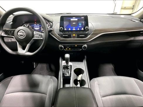 Used 2025 Nissan Altima 2.5 SV image 15