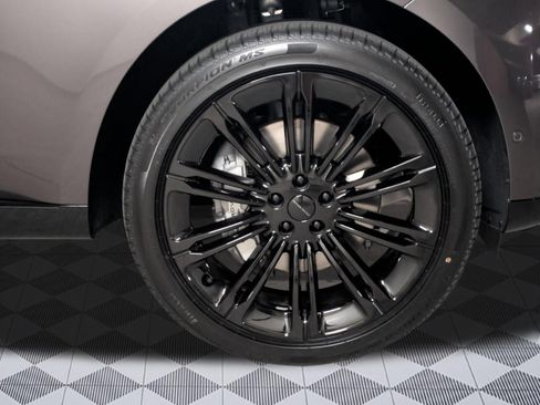 New 2026 Land Rover Range Rover Long Wheelbase SE AWD/4WD image 19