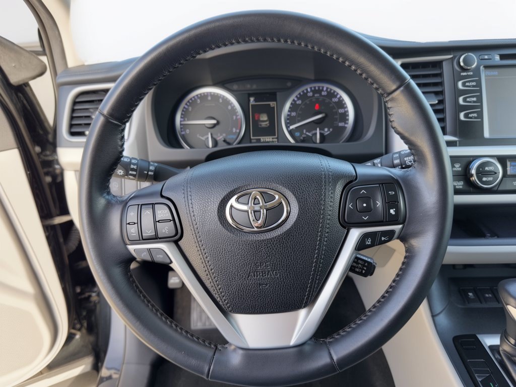 Used 2019 Toyota Highlander XLE AWD/4WD image 10