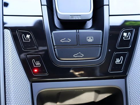 Certified 2025 Porsche 911 Carrera image 26