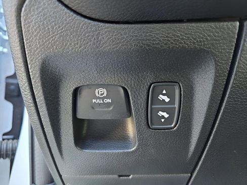 New 2026 RAM 1500 Laramie AWD/4WD image 18
