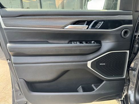 Used 2024 Jeep Wagoneer Series II w/ Flexible Seating Group AWD/4WD image 2
