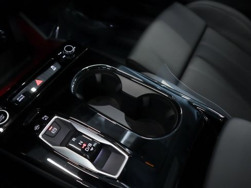 New 2025 Audi Q6 e-tron Premium Plus image 20