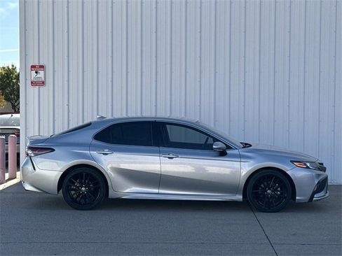 Used 2023 Toyota Camry XSE image 3