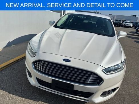 Used 2016 Ford Fusion SE w/ Equipment Group 201A FWD image 4