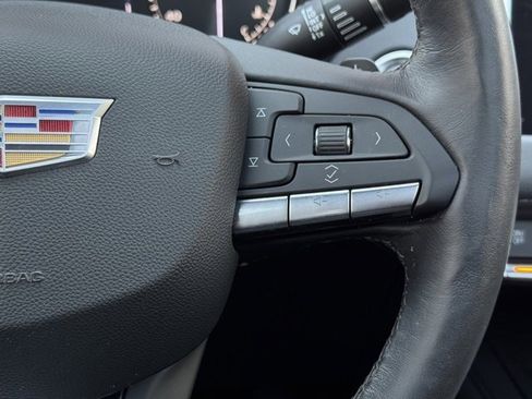 Used 2022 Cadillac XT4 Luxury w/ Cold Weather Package image 18