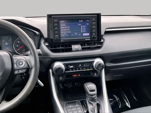 Used 2021 Toyota RAV4 LE AWD/4WD image 7