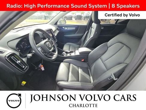 Certified 2025 Volvo XC40 B5 Plus image 4