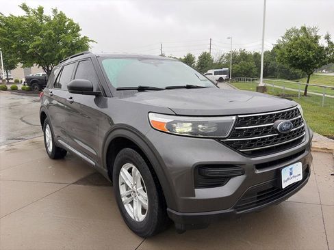 Used 2020 Ford Explorer XLT w/ Comfort Package AWD/4WD image 2