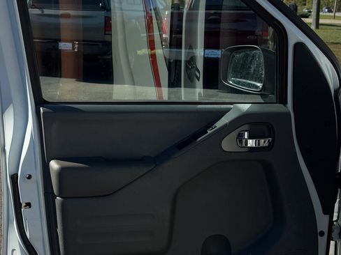 Used 2018 Nissan Frontier SV AWD/4WD image 13
