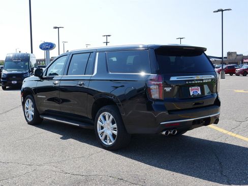 Used 2023 Chevrolet Suburban High Country w/ Max Trailering Package image 3