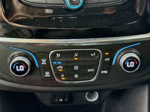 Used 2021 Chevrolet Traverse LS FWD image 17