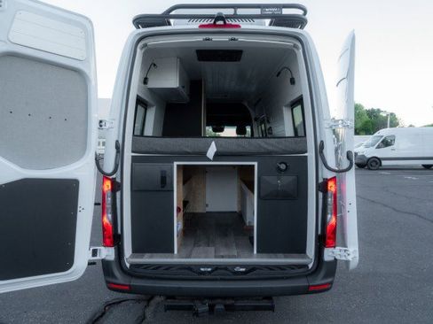 Used 2024 Mercedes-Benz Sprinter 2500 image 13