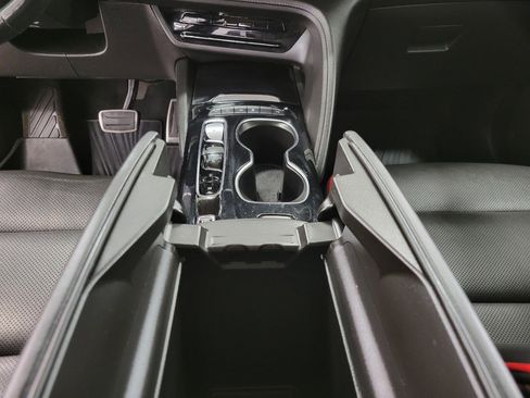 Used 2022 Buick Envision Essence w/ Sport Touring Package image 17