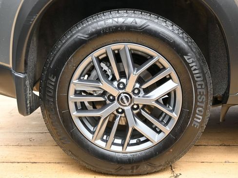 Used 2023 Nissan Rogue S FWD image 11