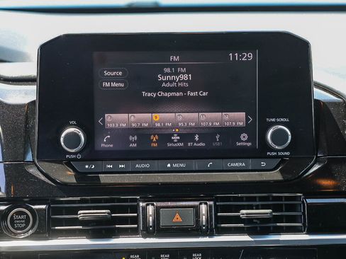 Used 2022 Nissan Pathfinder SV w/ SV Premium Package FWD image 4