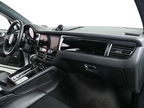 Certified 2026 Porsche Macan Turbo AWD/4WD image 24