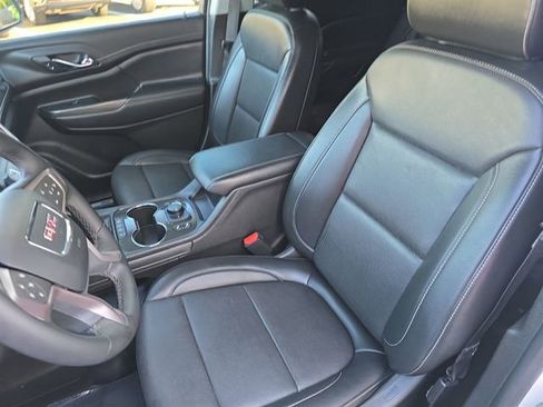 Used 2023 GMC Acadia SLT FWD image 15