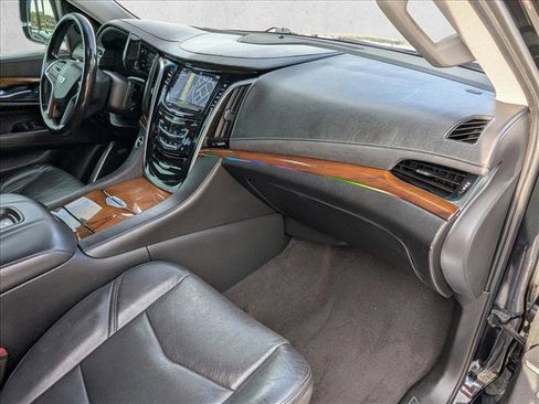 Used 2020 Cadillac Escalade Premium Luxury w/ Escalade Sport Edition image 23