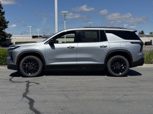 New 2026 Chevrolet Traverse LT w/ Midnight/Sport Edition AWD/4WD image 4
