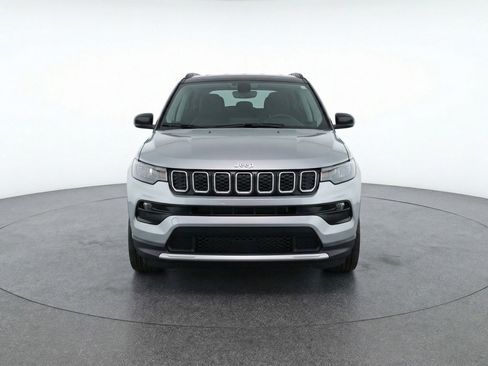 Used 2025 Jeep Compass Limited AWD/4WD image 2