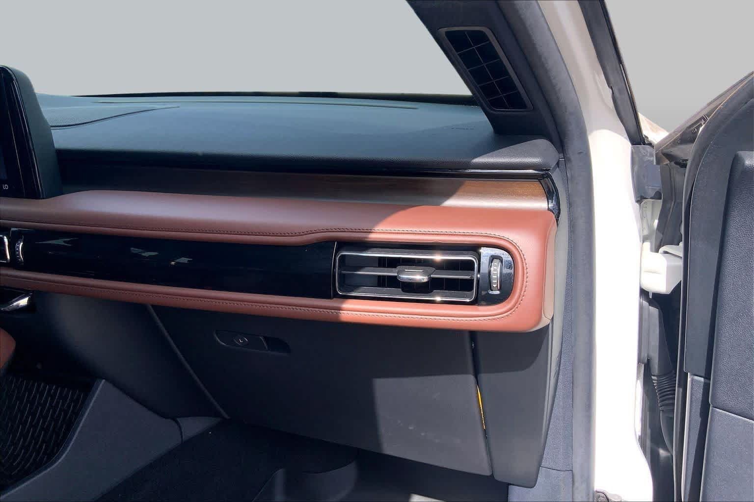Certified 2025 Lincoln Aviator Reserve w/ Equipment Group 201A AWD/4WD image 19