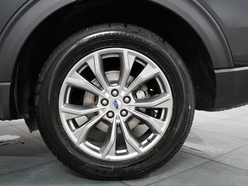 Used 2022 Ford Explorer XLT w/ Equipment Group 202A AWD/4WD image 35