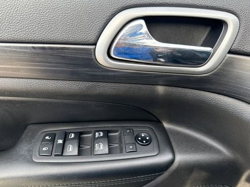 Used 2019 Jeep Grand Cherokee Altitude AWD/4WD image 22