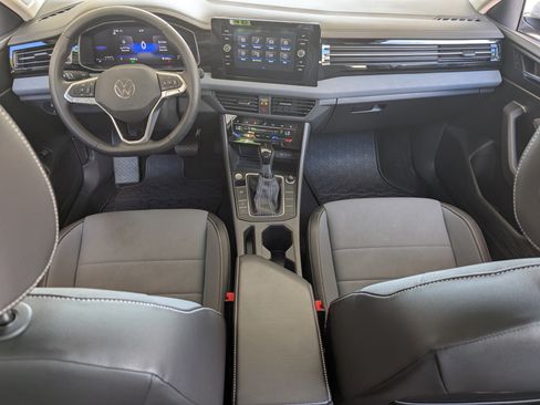 Used 2025 Volkswagen Jetta SE w/ Sunroof Package FWD image 23