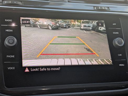 Used 2024 Volkswagen Tiguan SE image 18