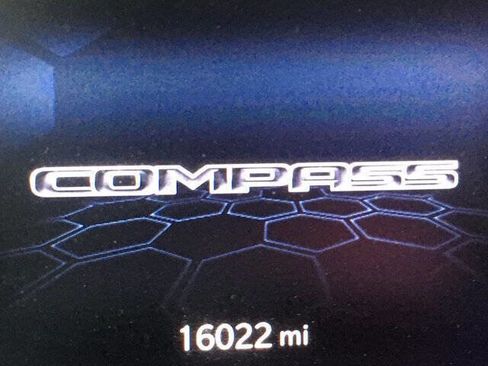 Used 2022 Jeep Compass Latitude image 10