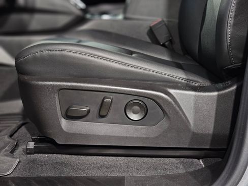 Used 2024 GMC Canyon Elevation w/ Elevation Premium Package image 23