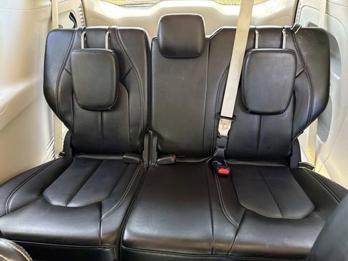 Used 2023 Chrysler Pacifica Touring-L FWD image 20