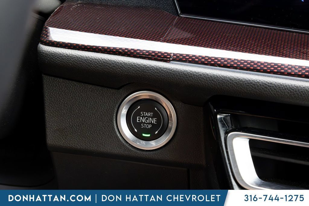 Used 2025 Chevrolet Traverse Z71 AWD/4WD image 11
