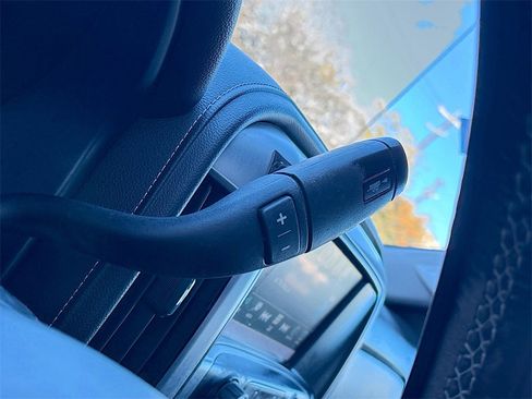 Used 2018 GMC Sierra 1500 SLT image 16